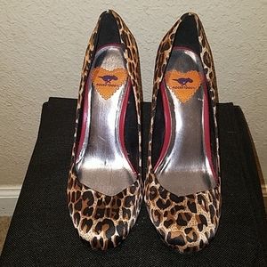 Rocket Dog Leopard Print Pumps Size 8.